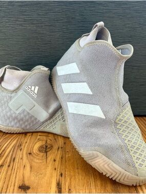 adidas Woman’s Court Bounce Shoes 8.5